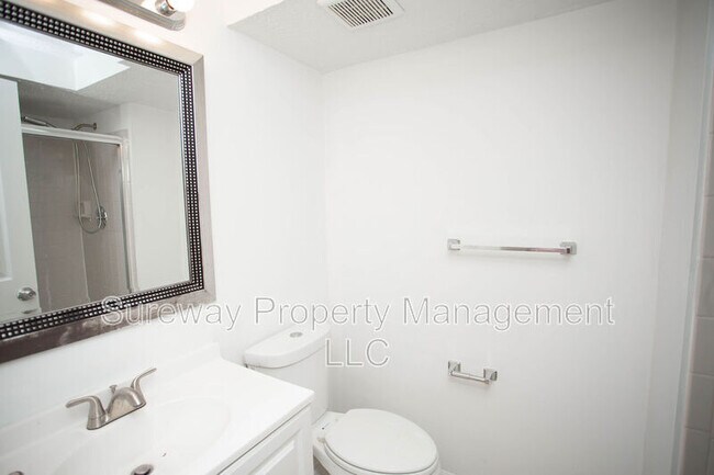 Building Photo - 142 Kenwood Dr