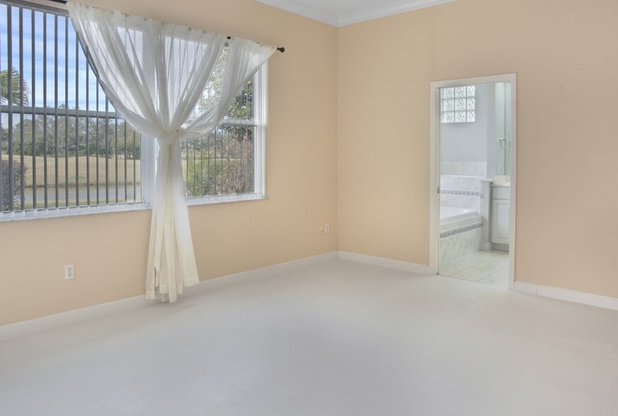 Building Photo - 1401 Sweet Bay Ct