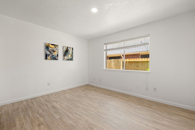 Building Photo - 3538 Lakeaires Ln