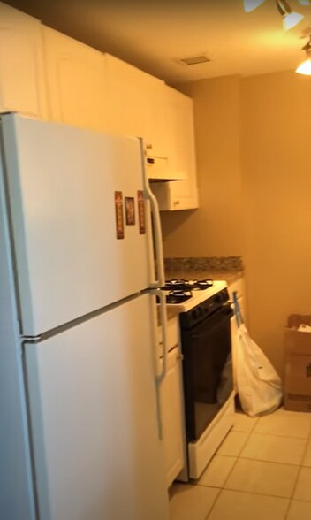 Building Photo - 12 Everett St