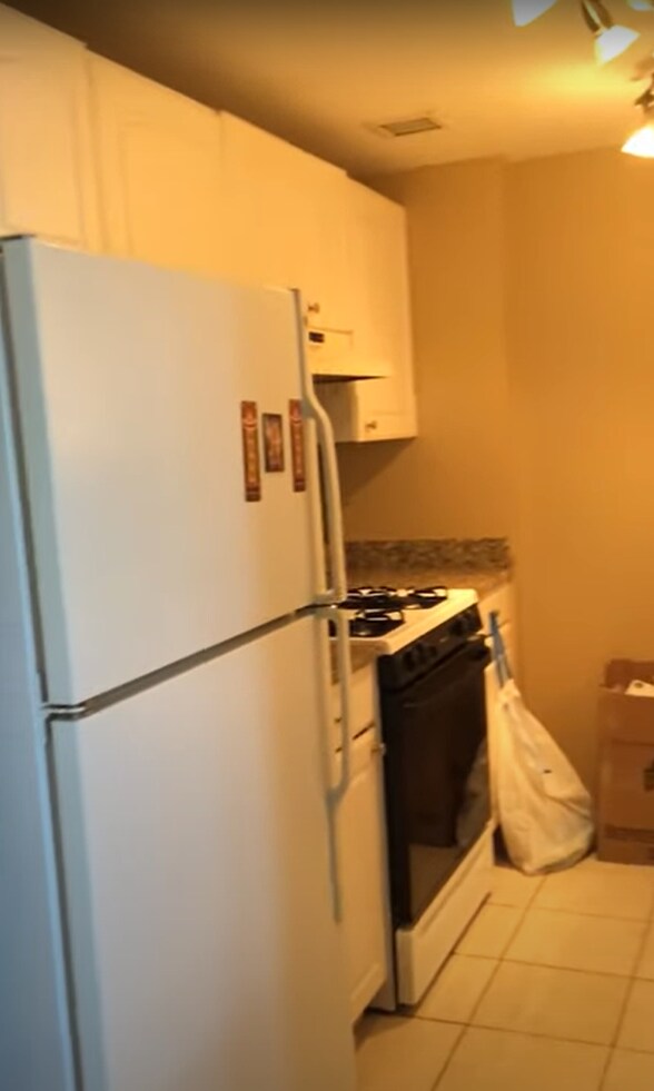 Building Photo - 12 Everett St