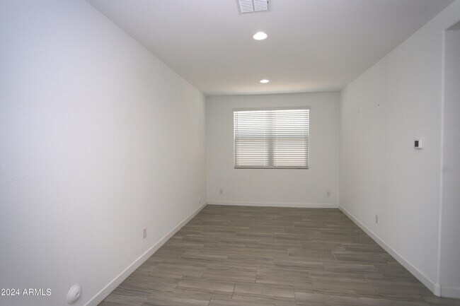 Building Photo - 1651 W Piedmont Rd