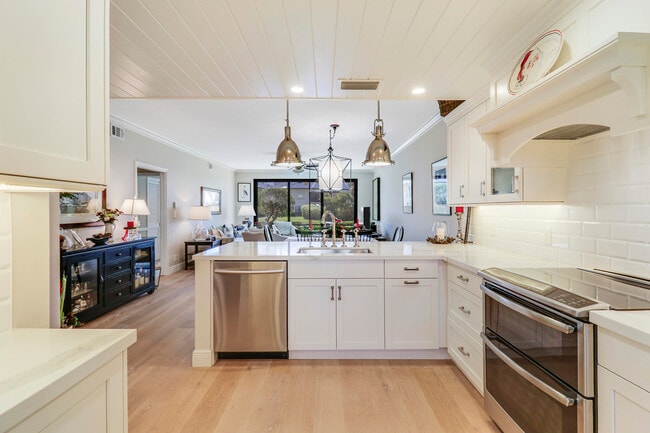 Building Photo - 275 S Beach Rd