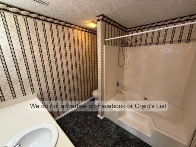 Building Photo - Briarcliff Condos- Tryon Drive