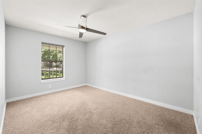 Building Photo - 1215 Robin Trail