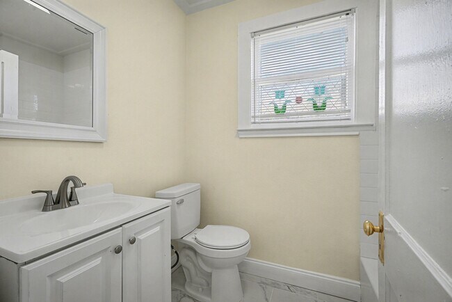 Building Photo - 2323 Park St