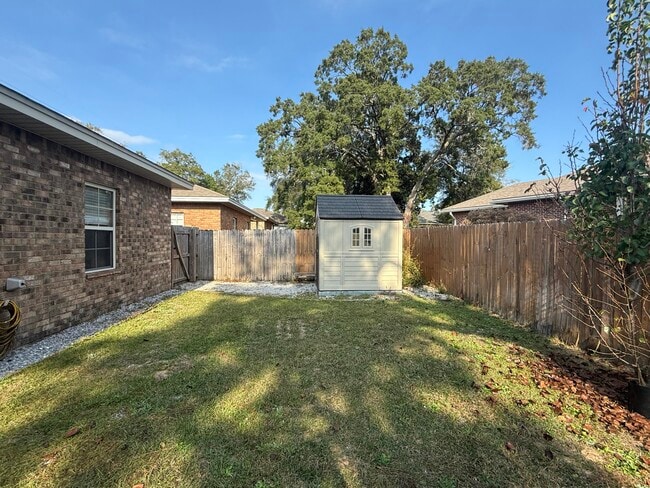 Building Photo - 411 Niceville Ave