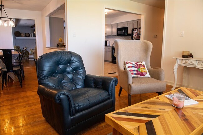 Building Photo - 1861 W Deane St