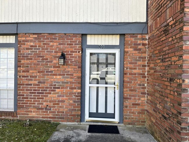 Building Photo - 600 Higdon Ferry Rd