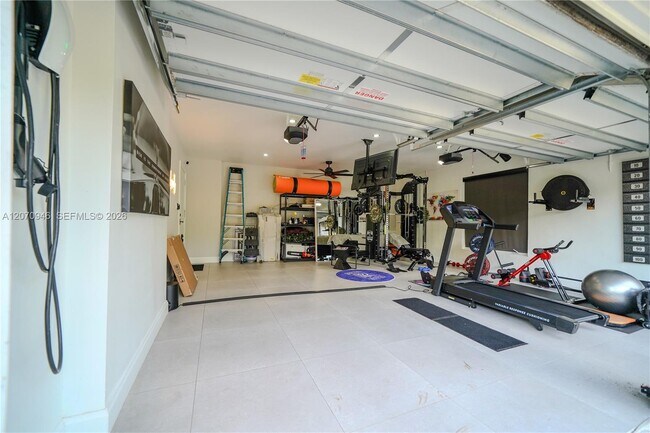 Building Photo - 8134 Twin Lake Dr