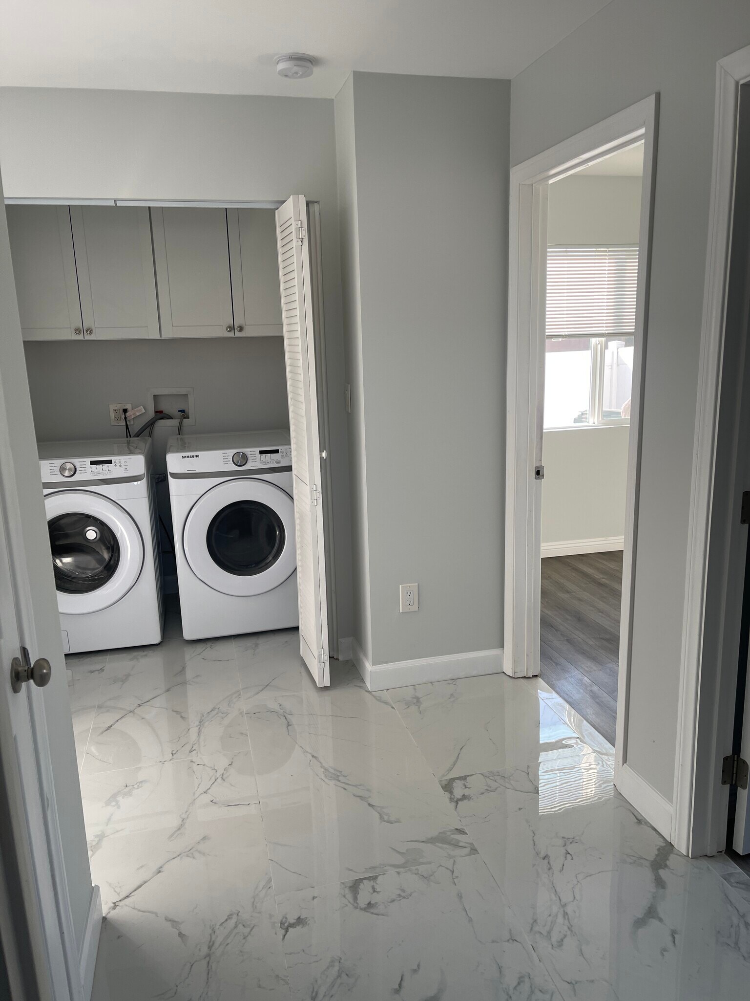 Building Photo - 10310 Montgomery Ave