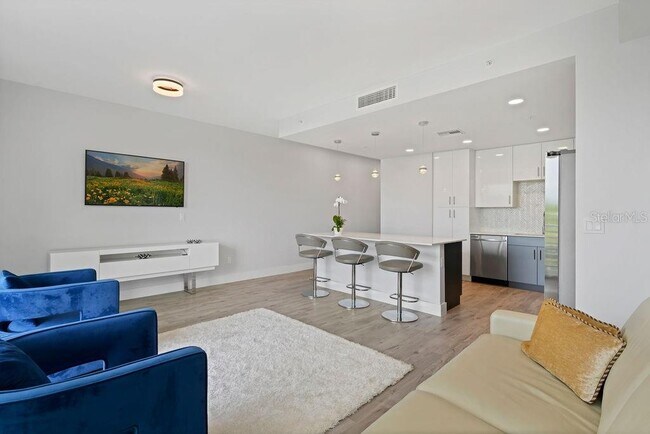 Building Photo - 1709 N Tamiami Trail