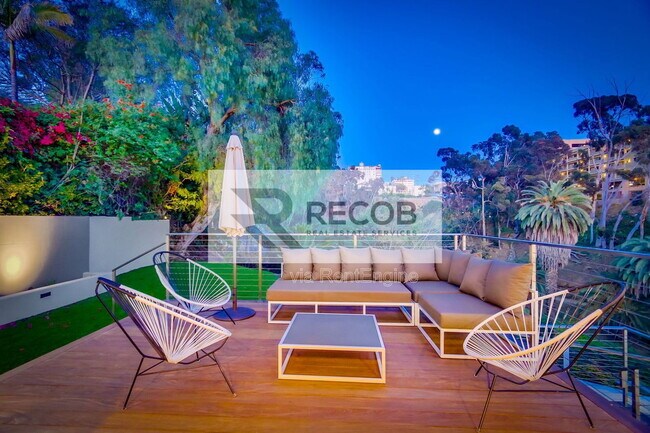 Building Photo - 2641 Curlew St