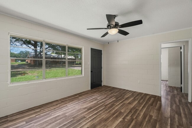 Building Photo - 1 E Westover Dr