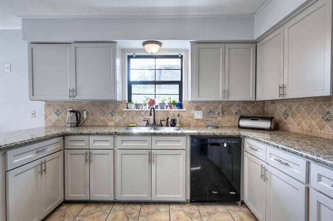 Building Photo - 9527 Vilven Ln