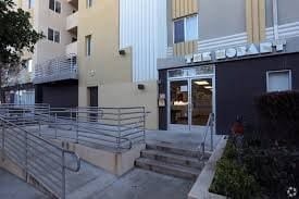 Building Photo - 924 S Hobart Blvd