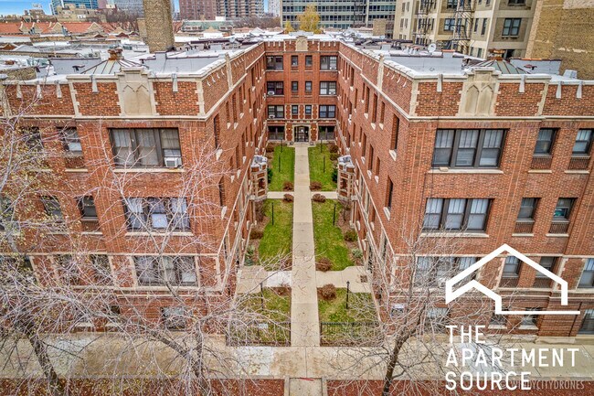 Building Photo - 512 W Cornelia Ave