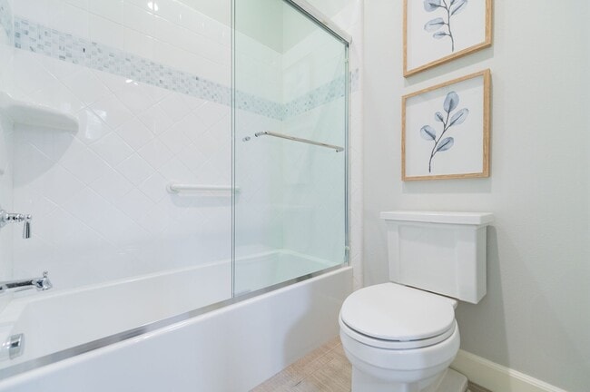 Building Photo - Fully Renovated 2 Bed, 2.5 Bath + Den Single Story Home Available NOW in Eastwood Village in Irvine!