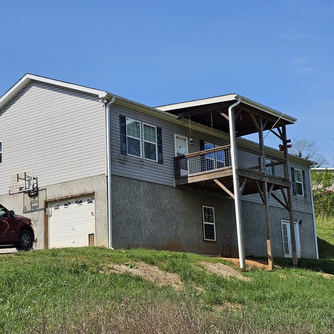 Building Photo - 99 Ivy Overlook Rd