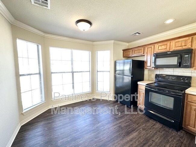 Building Photo - 2673 N Miranda St