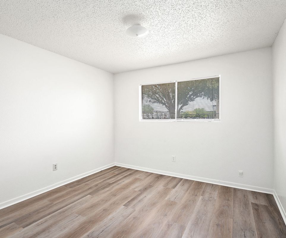 Building Photo - 2111 Holly Hall St