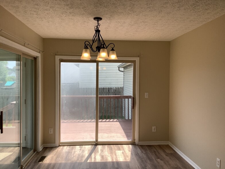 Building Photo - 492 Candleglow Rd