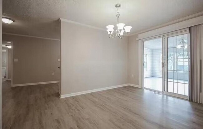 Building Photo - 308 Hale St