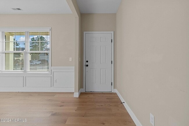 Building Photo - 204 Sandy Springs Rd