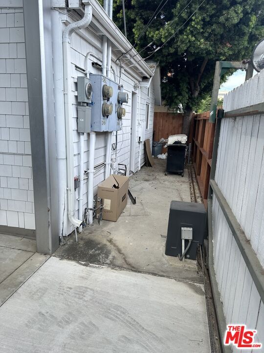 Building Photo - 2454 Penmar Ave