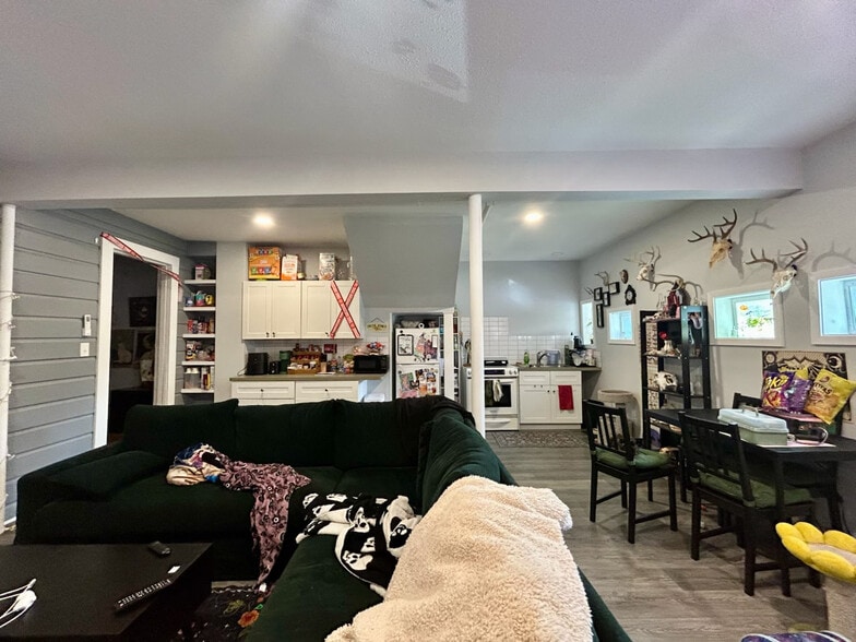 Open Kitchen/Livingroom - 404 Jagoe St