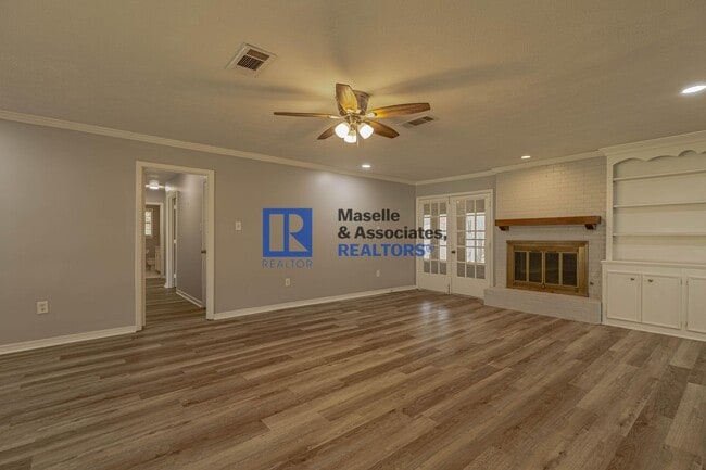 Building Photo - Charming 4-Bed, 2.5-Bath Home in the Heart...