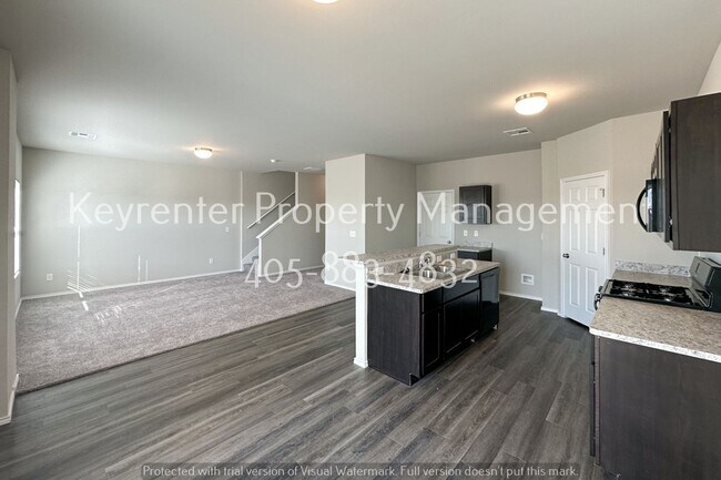 Building Photo - Gorgeous 3 Bed 2.5 Bath Two Story Home in Heart Of Yukon!