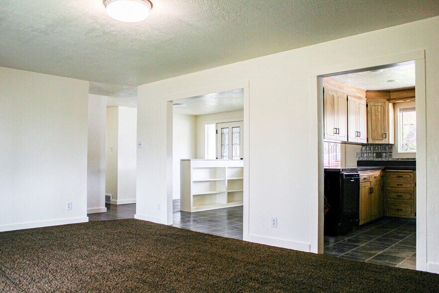 Building Photo - 697 N 1020 E