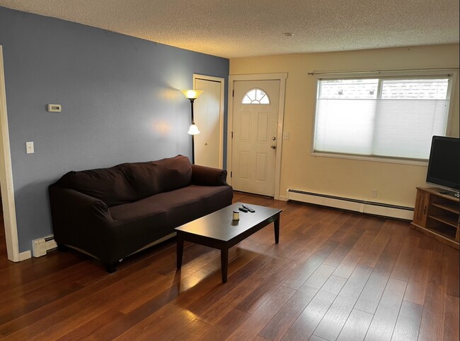 Primary Photo - 1030 W 19th Ave