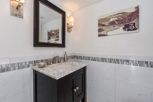 Building Photo - 6609 Whitley Terrace