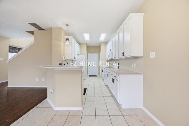 Building Photo - 8813 Elm Drake Ln