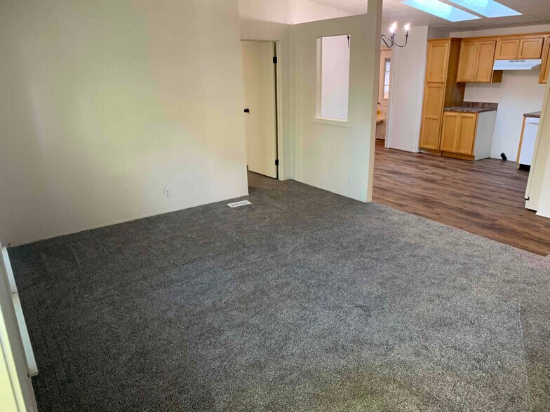 Building Photo - 1341 Rhoda Ln