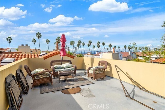 Building Photo - 723 S Broadway