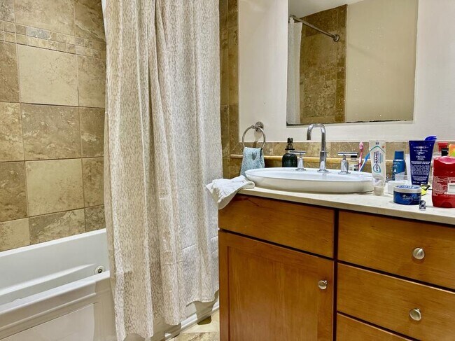 Building Photo - 2 bedroom in Boston MA 02127