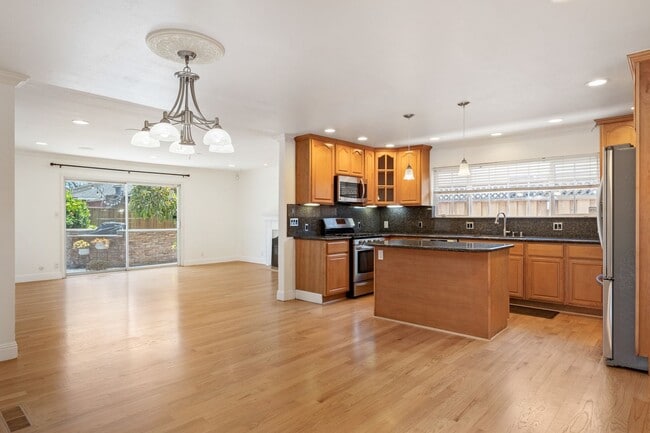 Building Photo - Beautiful home with Campbell schools