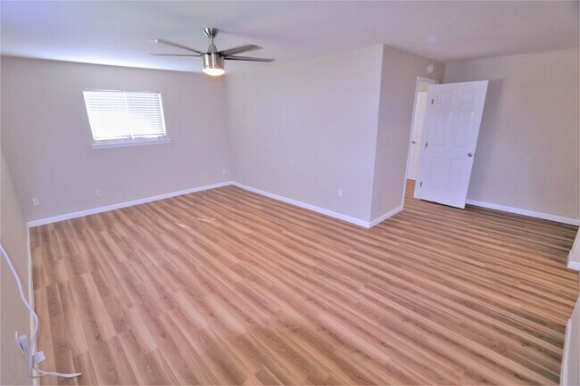 Building Photo - 110 Farm Dr