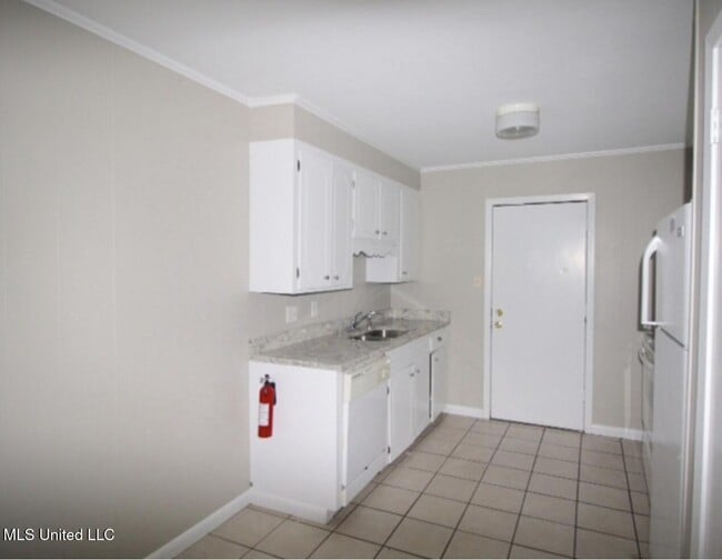 Building Photo - 714 N 29th Ave