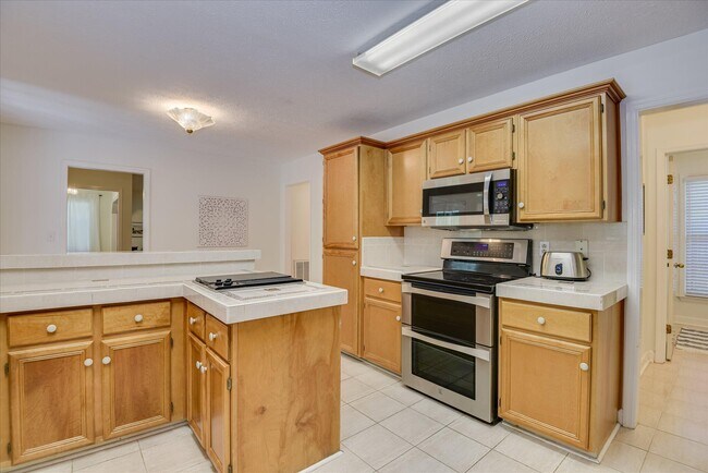 Building Photo - 869 Hickory Ridge Rd