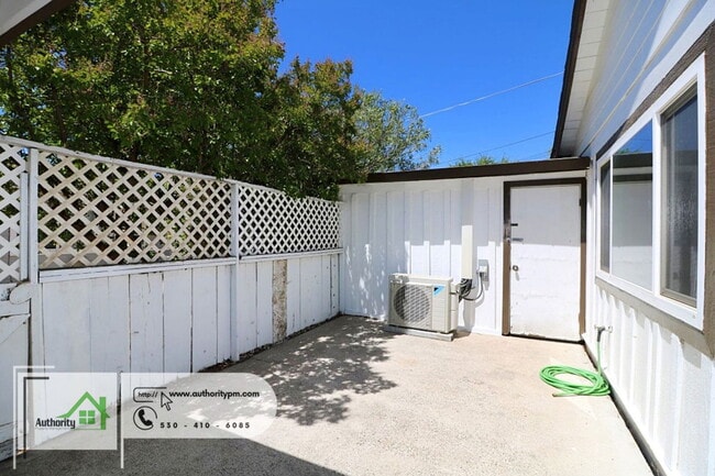Building Photo - 3388 Hickory St