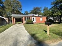 Building Photo - 3 Bedroom / 1 bath home for immediate move...