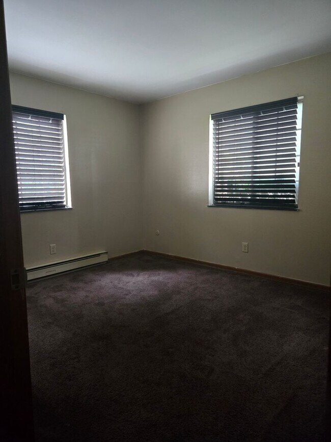 Building Photo - SPRINGBANK APARTMENTS II