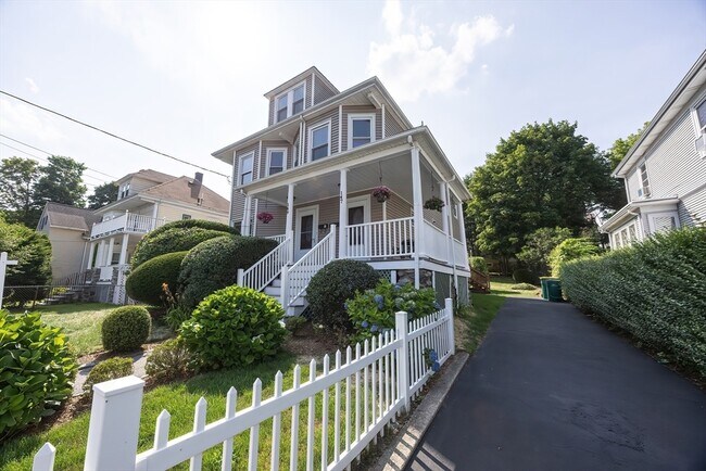 Building Photo - 149 Winslow Ave