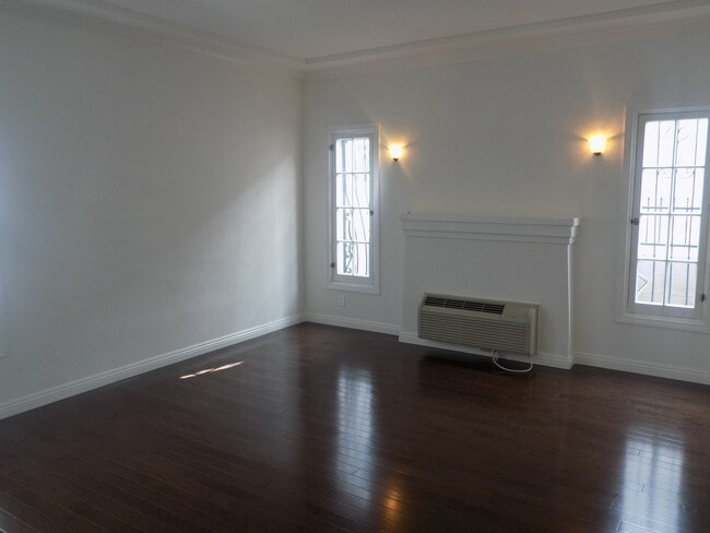 Building Photo - 109 N Clark Dr