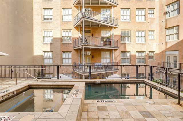 Building Photo - 411 W 7th St