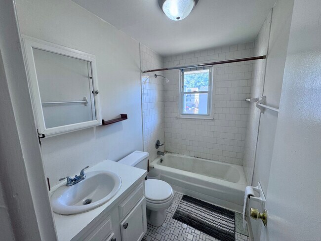 Building Photo - 40 Mettler St
